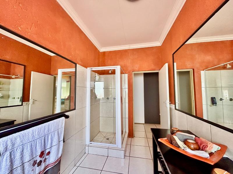 4 Bedroom Property for Sale in Caribbean Beach Club North West